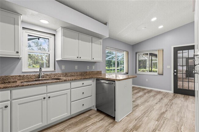 Building Photo - 9447 Ashley Dr