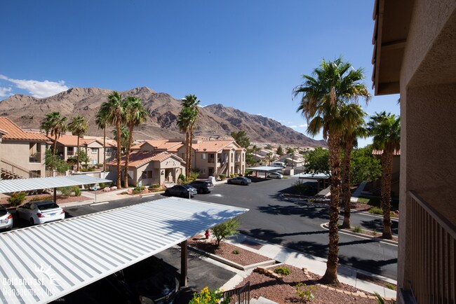 Building Photo - Stylish 2Bdm 2Ba Upstairs Condo in Gated C...