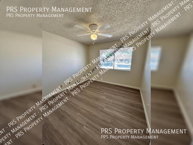Building Photo - 711 N Oracle Cir