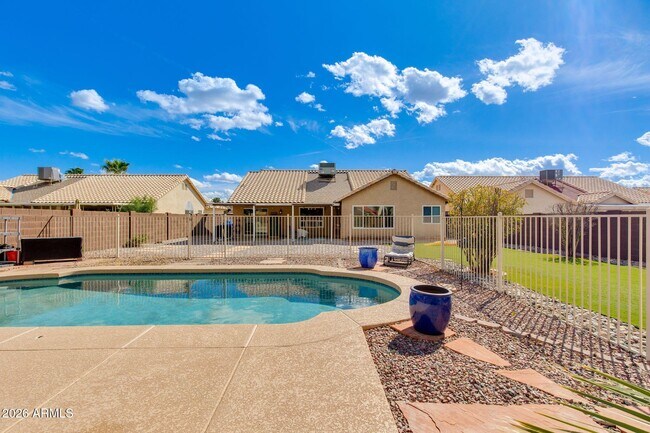 Building Photo - 4250 E Encinas Ave