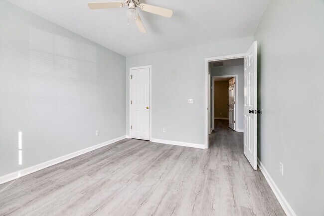 Building Photo - Charming 2BR Duplex with Spacious Yard in Springfield