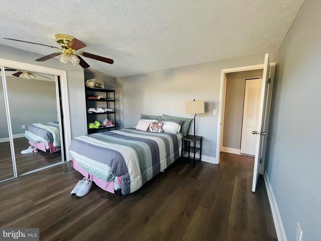 Building Photo - 13200 Cabinwood Dr