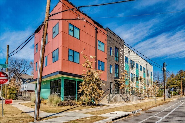 Building Photo - 3000 Duval St