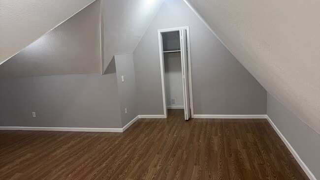 Building Photo - Charming 2-Bedroom Home in Toledo – Cozy & Convenient!