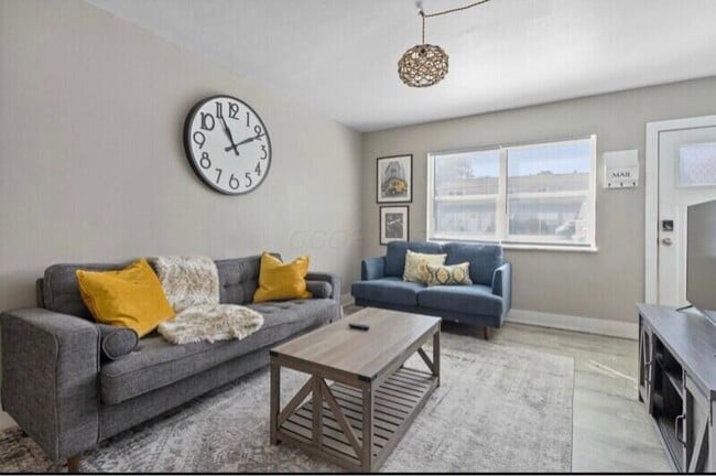 Building Photo - 464 E Norwich Ave