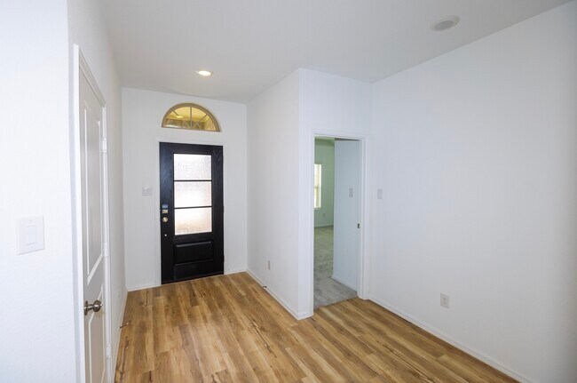 Building Photo - 5330 Sleepy Fox Ln