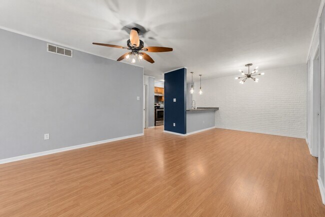 Building Photo - 2615 Marilee Ln