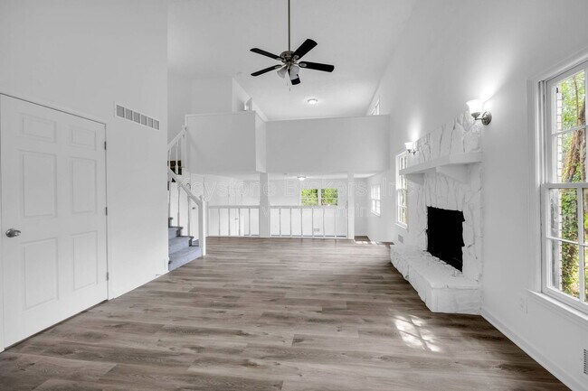 Building Photo - 1586 Kings Rd