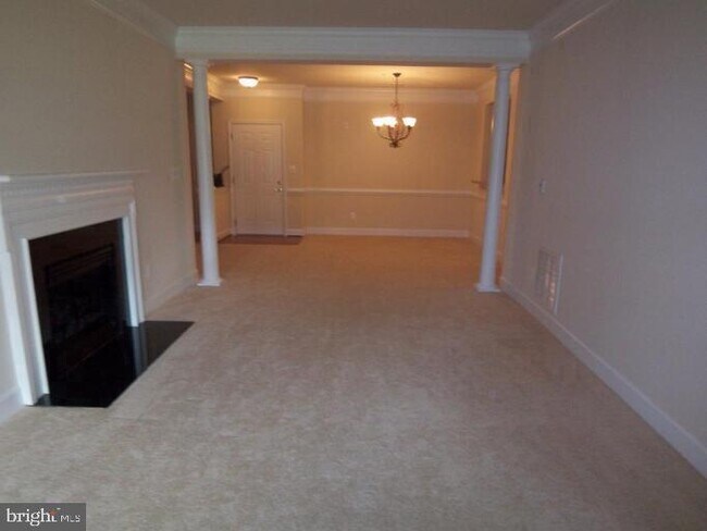 Building Photo - 7065 Heritage Hunt Dr