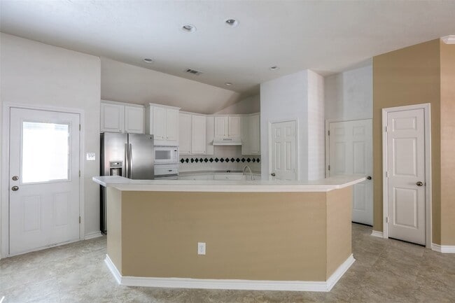 Building Photo - 131 Avonlea Dr