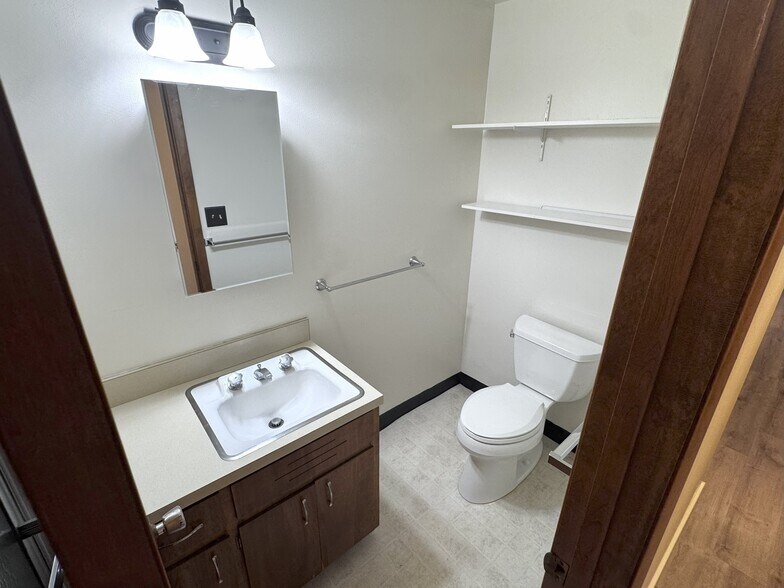 Building Photo - 3168 Dubuque St NE