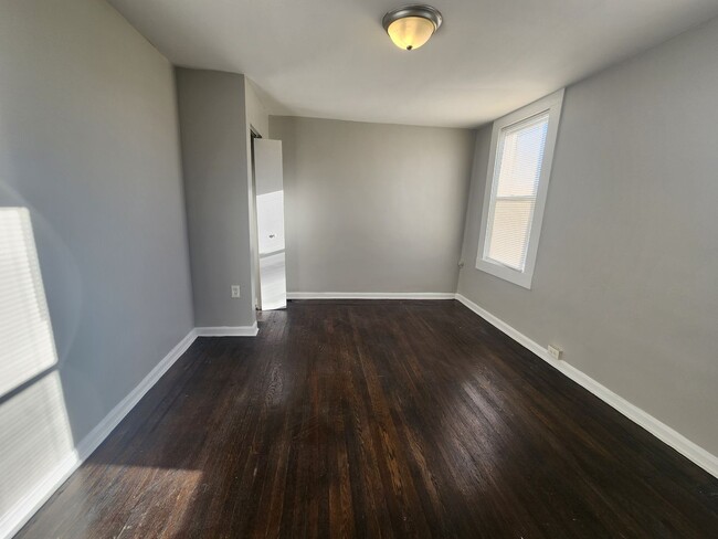 Building Photo - Beautiful 3 Bedroom 1.5 Bathroom East Balt...