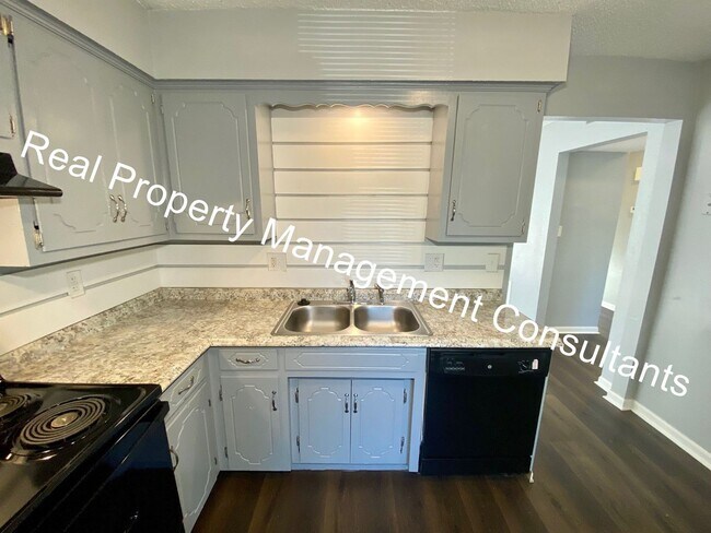 Building Photo - Free Months Rent on 2 Bedroom in Lee's Summit