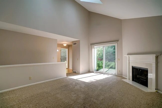 Building Photo - 11 Gray Birch Trl