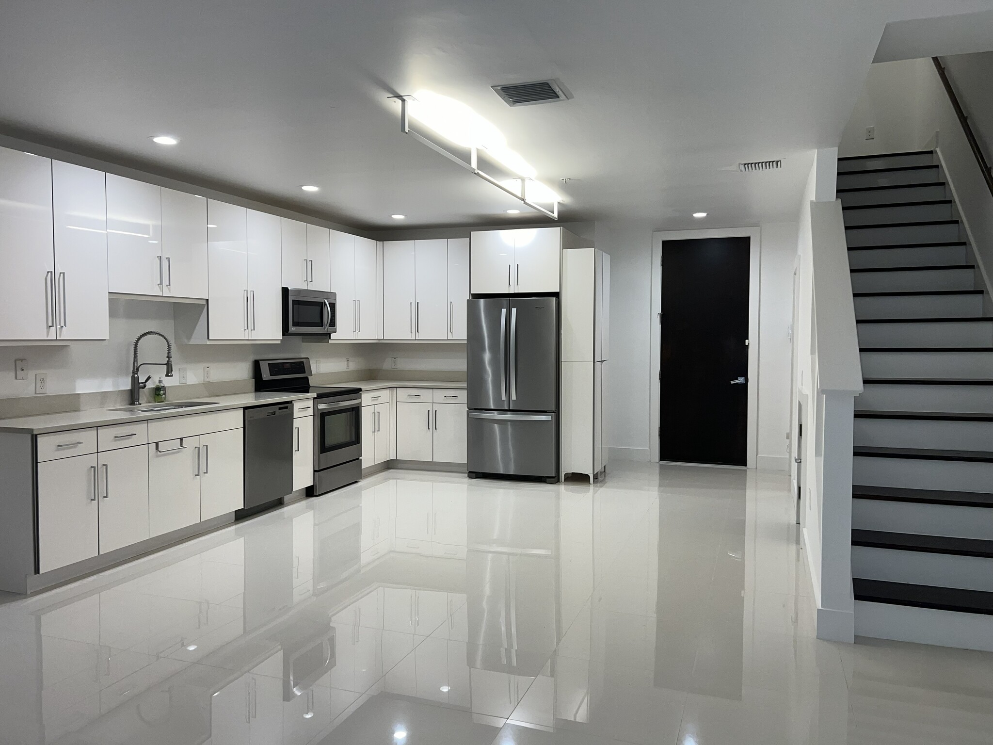 Building Photo - 438 W Swoope Ave