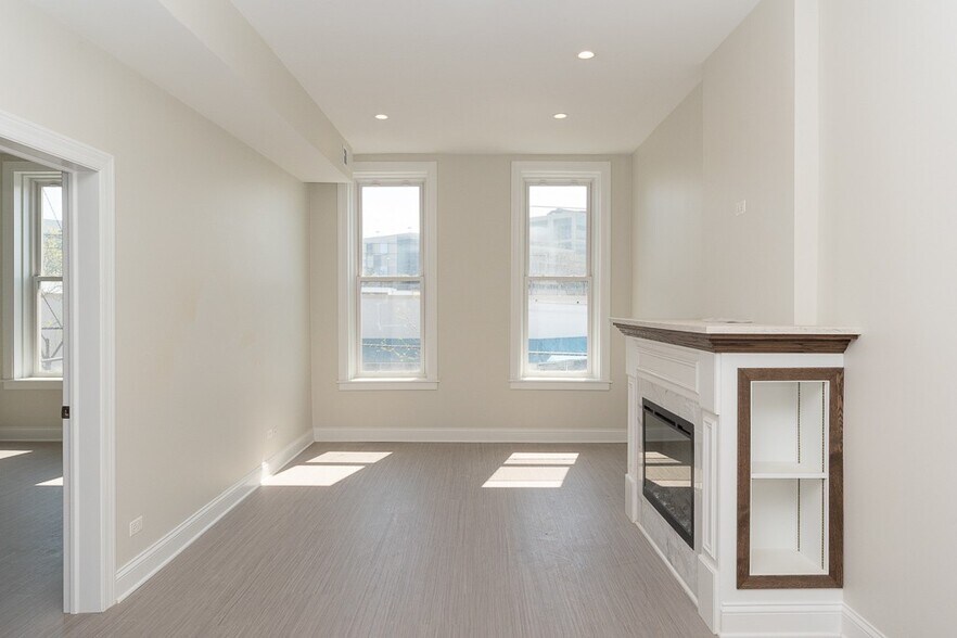 Building Photo - 1637 N Clybourn Ave