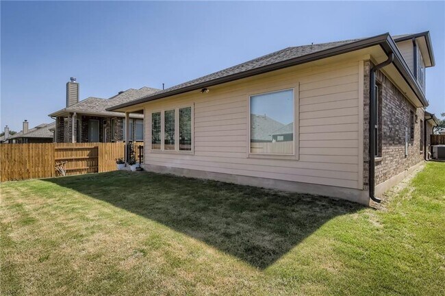 Building Photo - 717 Garner Park Dr