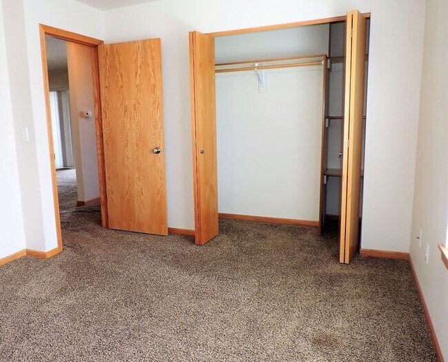 Building Photo - $1,050 | 2 Bedroom, 2 Bathroom Condo | No ...