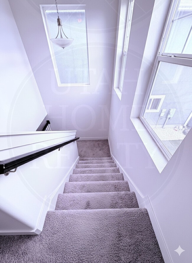 Building Photo - 441 E 260 N