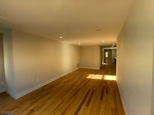 Building Photo - 119-121 Lewis St