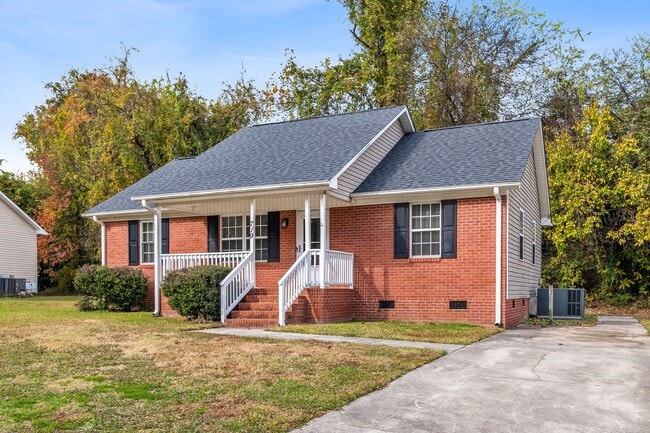 Building Photo - SW - Like New Home! Newer SS Appliances & Cabinets, Ceiling Fans, Blinds, Front Porch and Deck. M...