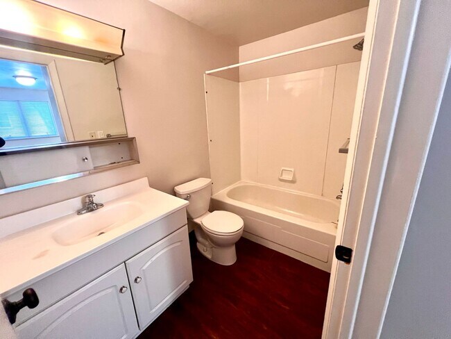 Building Photo - Moon Twp -  1 Bedroom 1 Bathroom - Tree To...