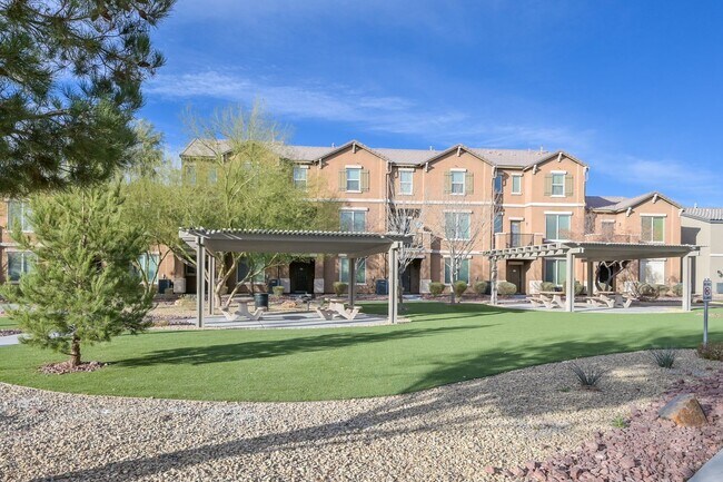 Building Photo - SE!!  Gated!! Community Pool!! Clubhouse!! Fitness Center!! Up Graded Appliances!!! 2 Car Garage!!