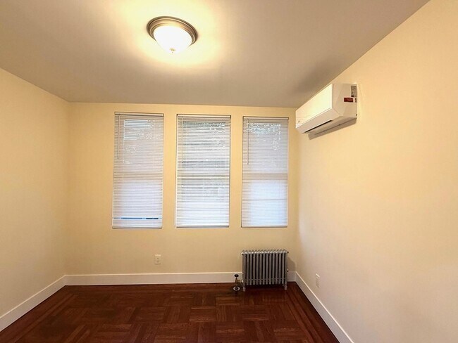 Building Photo - 39-47 50th Avenue Unit 2nd Fl.