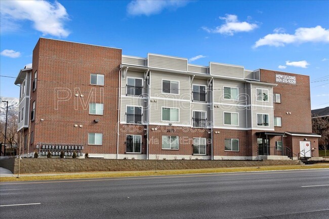 Building Photo - 3378 Washington Blvd