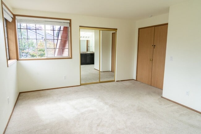 Building Photo - 3bd/2.25ba Sammamish House