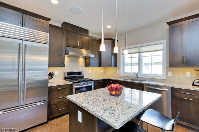 Building Photo - 1B Foley Pl