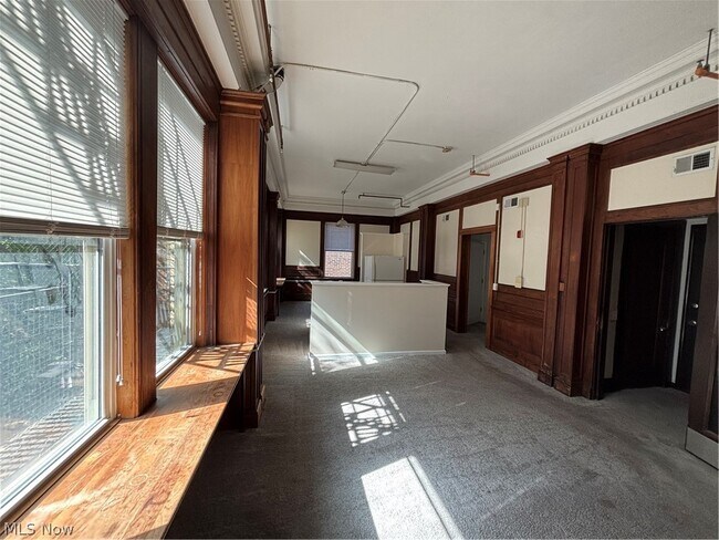 Building Photo - 5644 Broadway Ave