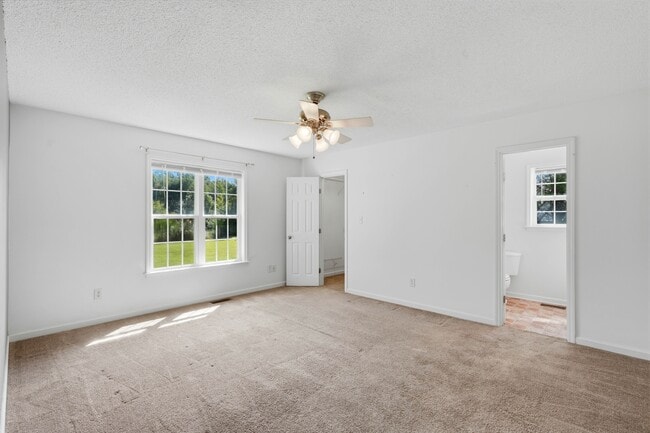 Building Photo - 202 Starcrest Dr