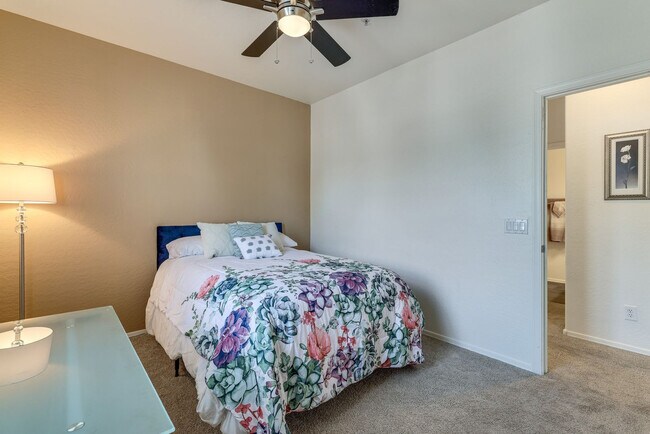 Building Photo - 2837 E Dunbar Dr