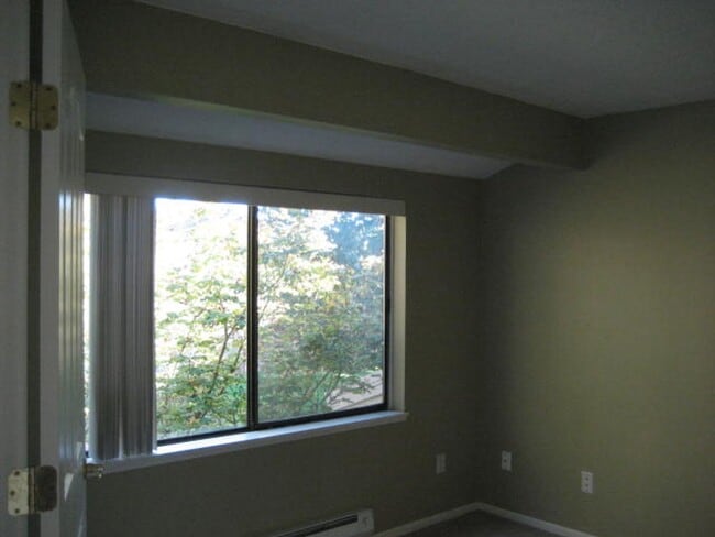 Building Photo - 44 Crestfield Ct