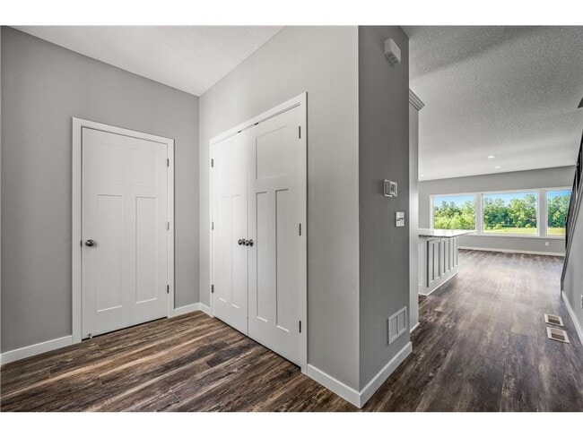 Building Photo - Rare 3 bed 4 bath no upgrade left out! 2 full kitchens, great views, dont miss out!