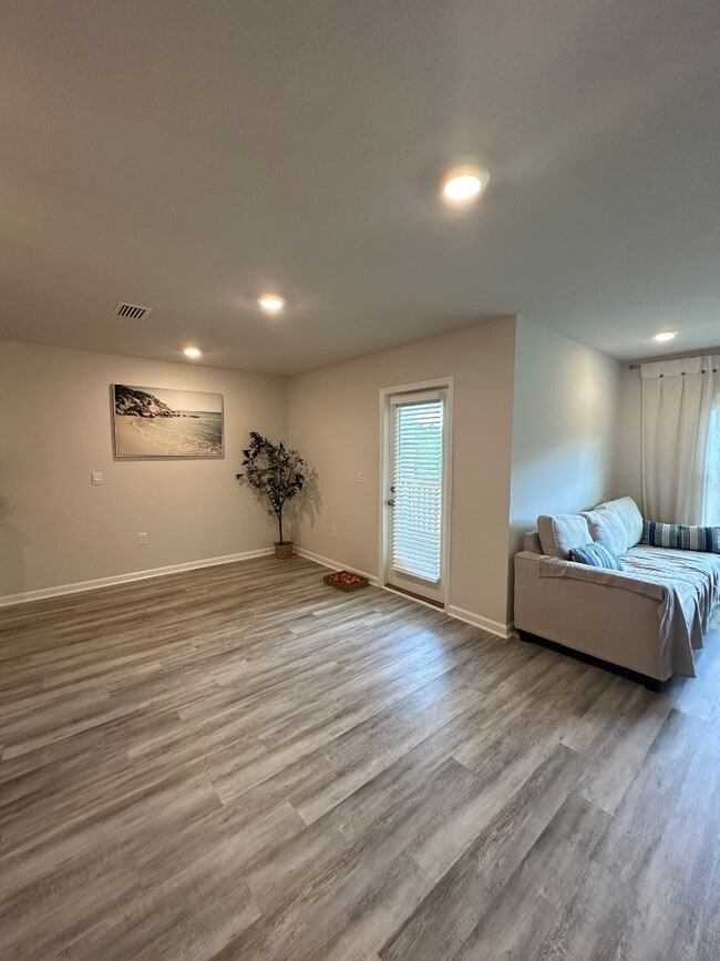 Building Photo - 8670 Pathstone Blvd