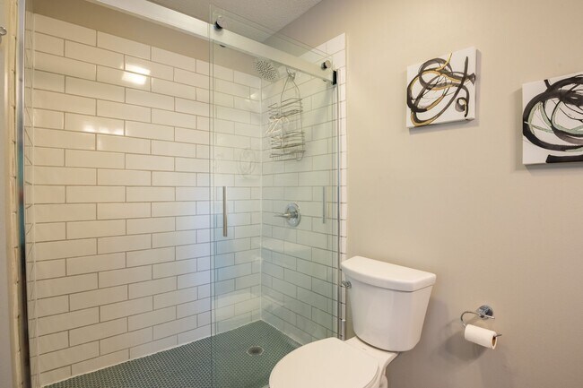 Building Photo - FURNISHED RENTAL FOR 3-12 MONTHS AVAILABLE MID-JUNE