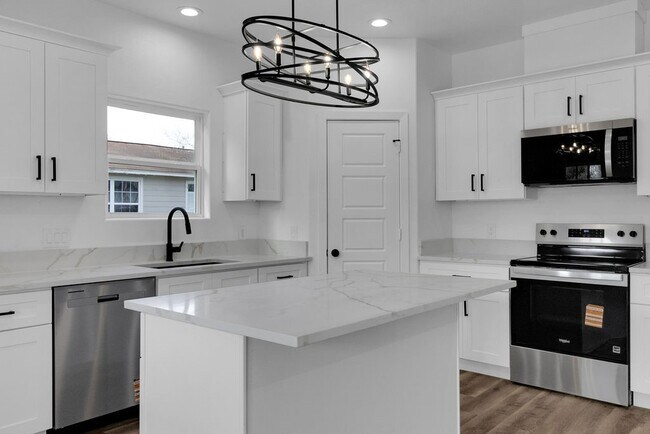 Building Photo - 106 Runnels St