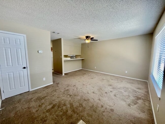 Building Photo - Nice 1 bedroom condo for rent in Miramar B...