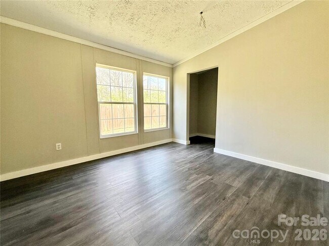 Building Photo - 4 Bedroom/2 Bath Home for Rent