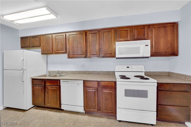 Building Photo - 5242 River Glen Dr