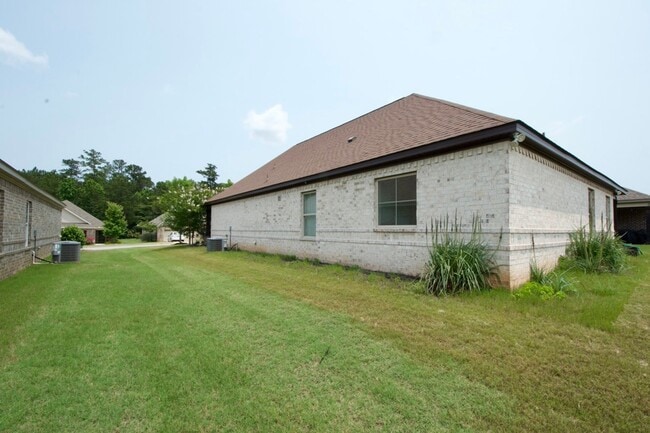 Building Photo - Immaculate 3BR/2BA Home in The Estates – P...