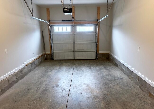 Building Photo - 6533 Fortuna Ave