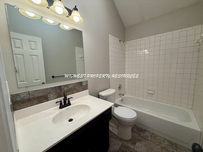 Building Photo - Ranch in Lee's Summit For Lease - Crisp, Clean and New!
