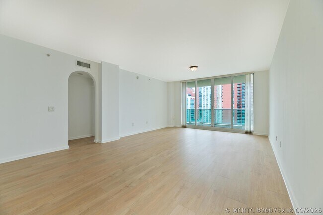 Building Photo - 3340 NE 190th St