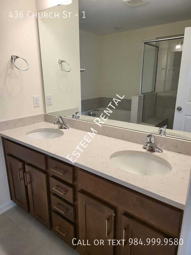 Building Photo - 436 Church St