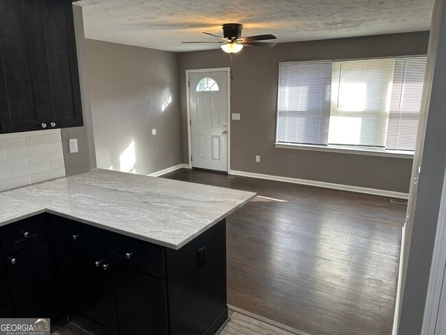 Building Photo - 1545 Gaylor Dr SE