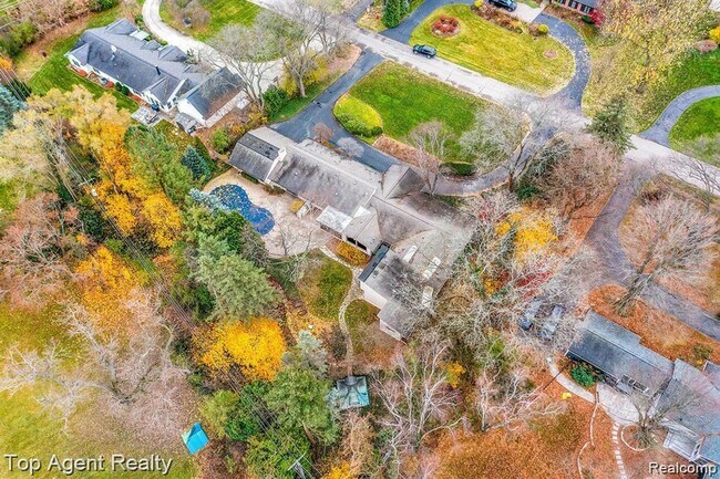 Building Photo - 5760 Snowshoe Cir