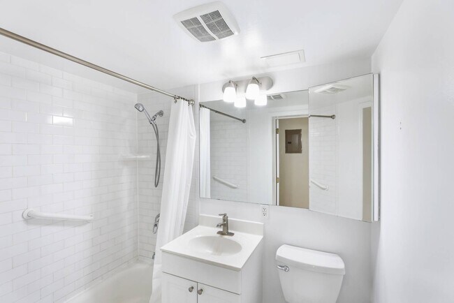 Building Photo - 6902 Narrows Ave